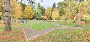 Engel und Sternenfeld am Spurker Friedhof