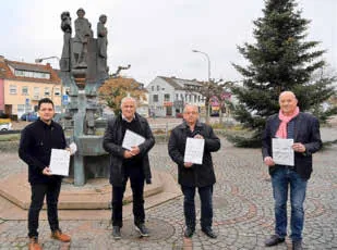 Scheckübergabe mit Innenminister Klaus Bouillon