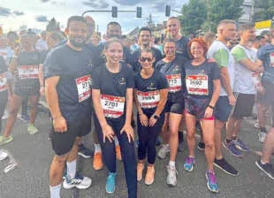 Eine Gruppe des Wadgassen-Teams am Start des B2Run
