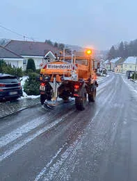 Winterdienst rückt bei Glatteis aus